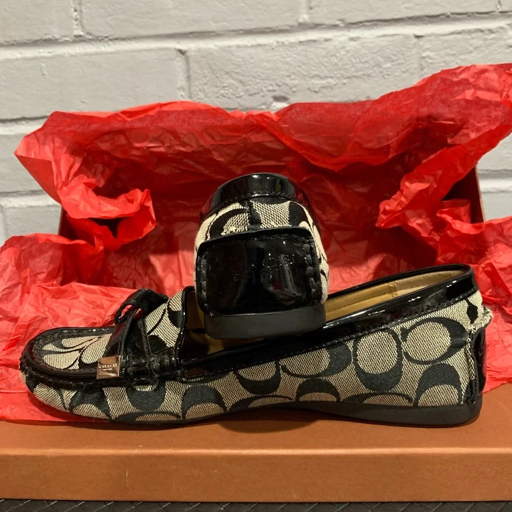 Coach signature black paten leather loafers. Size 8 - Picture 2 of 6